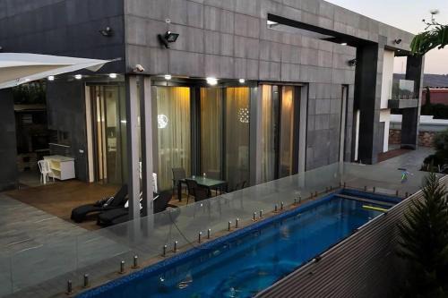 Nurit Villa | וילה גריי