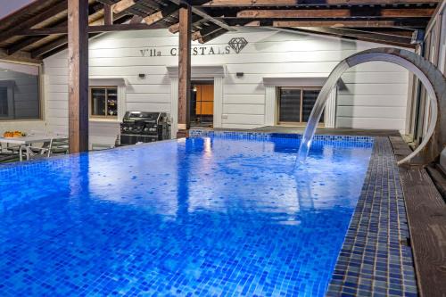 Rameh Apartment | וילה קריסטל - וילות מדהימות עם בריכות פרטיות, ג'קוזי וסאונה