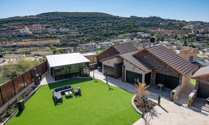 Beit Jann Cabin | וינטאג' וויליג' - כפר נופש מהמם עם בריכה וג'קוזי אירוח דרוזי