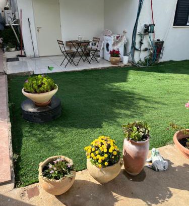 Qiryat Shemona Apartment | יחידית דיור משופצת עם גינה ומקלט - היחידה בגליל