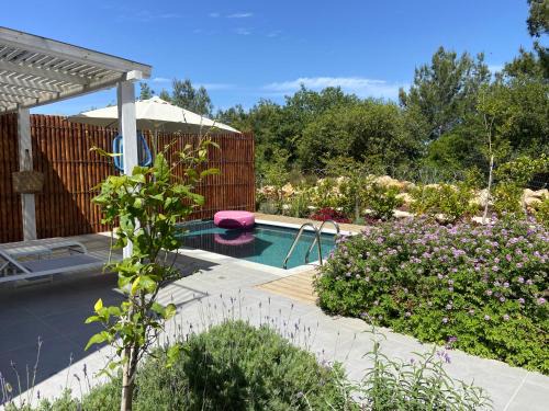 Kfar Vradim Bed & Breakfast | מרי וסימון - סוויטות יוקרה כפר ורדים