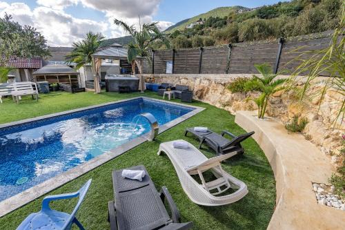 Ein Al-Asad Bed & Breakfast | צימר בין ההרים - צימרים כפריים קסומים עם בריכה, ג'קוזי ונוף מהמם