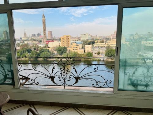 Al Duqqi Apartment | شقة فندقية علي النيل Nile view apartment
