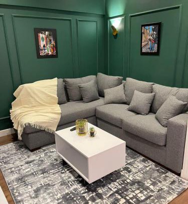 Al Duqqi Apartment | شقة فندقيه للإيجار اليومي او الشهري