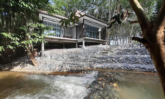 Khuan Ka Long House | น้ำหราธาราโฮมสเตย์