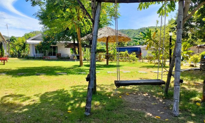 Suan Phueng Hotel | บ้านไม้หอมบูติค สวนผึ้ง