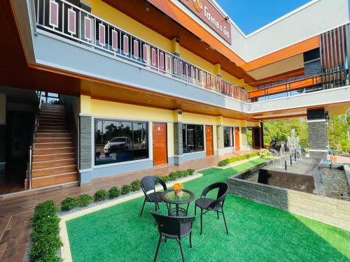 Pathio Hotel | ผึ้งหลวง โฮเทล&บีช