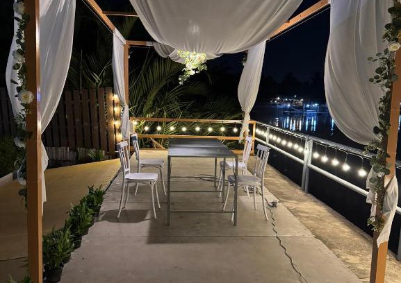 Samut Songkhram Villa | ริมน้ำบ้านแม่ อัมพวา เหมาหลัง 5 นอน พักได้ 10 คน