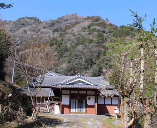 Shikokuchuo House | ゲストハウス こごみ庵