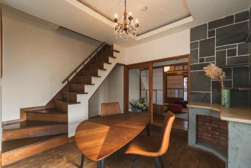 Ozu Apartment | 城下の宿 燈