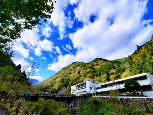 Niyodogawa Hotel | 山村自然楽校しもなの郷 Shi-mo-na-no-sato Nature Retreat