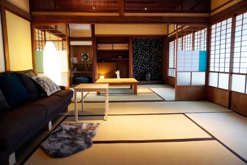 Meiro no Machi Apartment | 岡邸