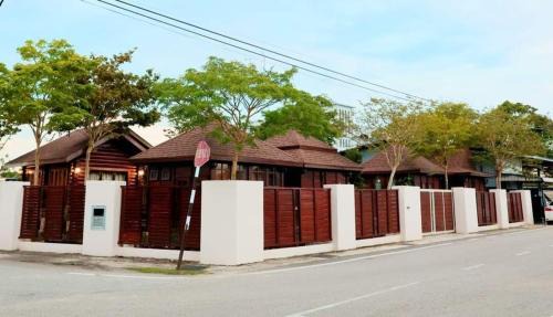 Taman Utama Satu House | 巴厘岛风格住宿 Muar Balinese Resort