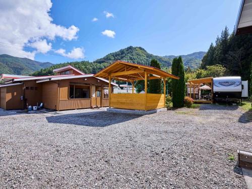 Fujikawaguchiko Villa | 河口湖でアウトドアを楽しむコテージCottage Harvest tree