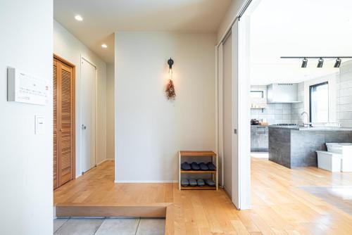 Hayama Villa | 海まで徒歩7分庭とデッキでくつろぐ大人葉山の上質ステイ