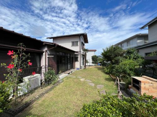 Ninomiya House | 湘南ソラル〜二宮の高台・アートな庭付き日本家屋121㎡／高速WiFi／芝生ドッグラン・ピザ窯BBQ有