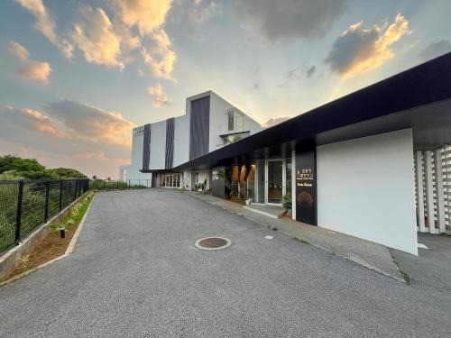 Kadena-cho Hotel | 真常寺読谷サロン