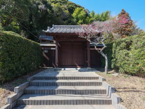 Katori Apartment | 薬医門の宿