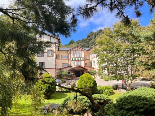 Wufeng Hotel | 雪霸休閒農場 Sheipa Leisure Farm