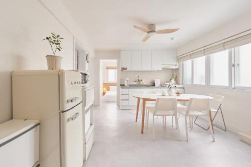 Mangwon-dong Bed & Breakfast | 망원한강도보5분 망원시장 망리단길 홍대11분 14인 넷플렉스 짐보관