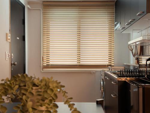 Hapjeong-dong Villa | 블랙앤우드 하우스, 합정역 도보 5분, 홍대 1정거장, 망원한강공원 Modern Cozy Seoul Loft, Hapjeong station 5 mins walk, Hongdae just 1 stop