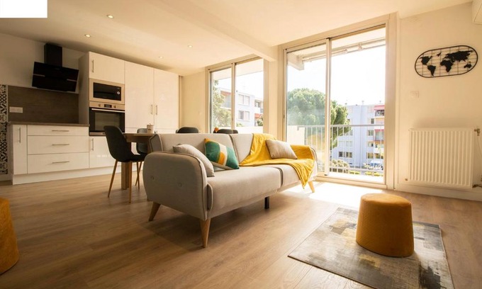 Lemasson Apartment | 005- Appartement 6 chambres, Tramway, Parking,Clim