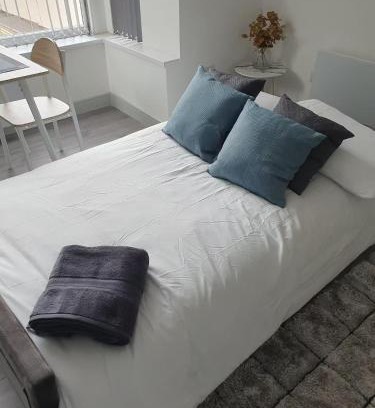 Desborough Apartment | 1 & 2 Bed Apartments - Desborough, Kettering, Sleeps Upto 2 & 3, Free Parking, Family, Relocation, WIFI, Gateway