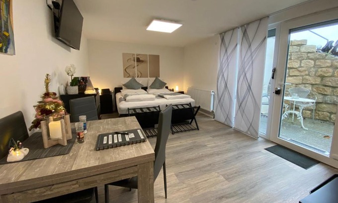 Gaertringen Apartment | 1,5 Zimmer Apartment in S-Bahn Nähe, 35 qm, max 4 Pers, zentral, private Terasse, Internet 250 MBit