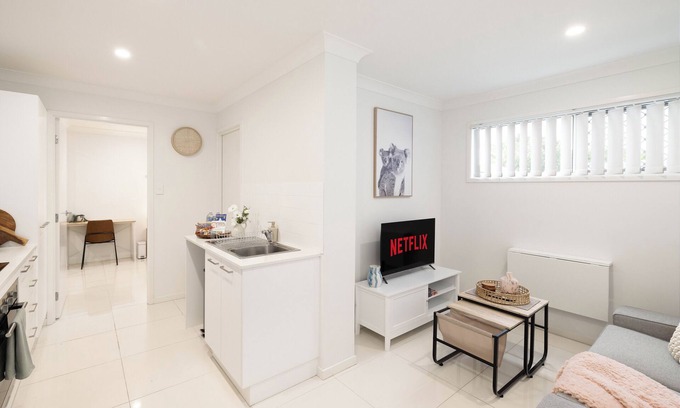 Rocklea Apartment | 1 Bdr Apt w/AC & Kitchen | Parking | 216F1