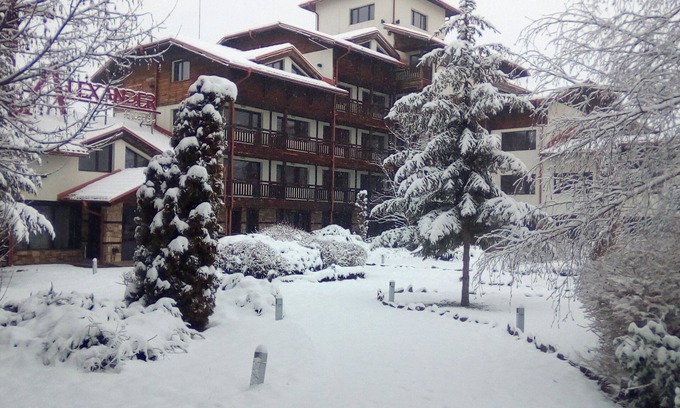 Shiligarnika Apartment | 1 Bed Flat - Sleeps 2 - Pets - Pool - Parking