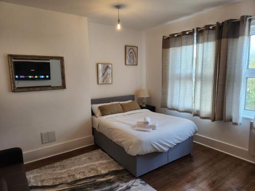 Stone Apartment | 1 Bed Flat - Sleeps 3 - Parking - Wifi