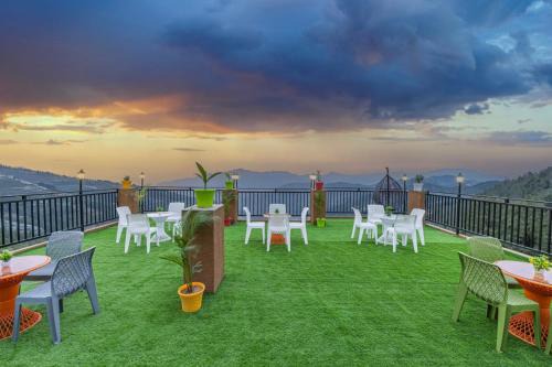 Theog Apartment | 1 Bed Room I Pvt Balacony I Mountains View I Charvi Retreat By Exotic Stays