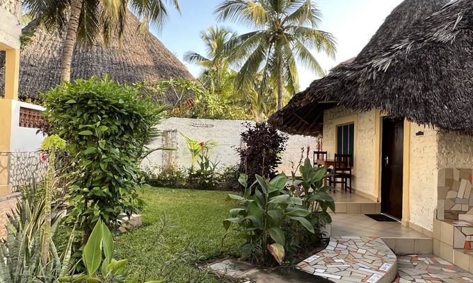 Galu Beach Villa | 1 Bed Villa - Sleeps 2 - Parking - Wifi