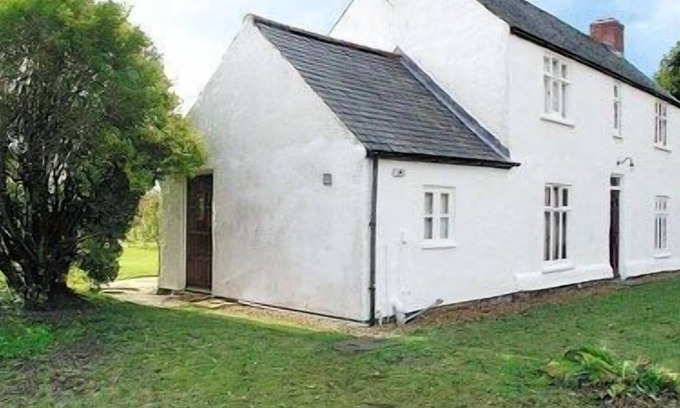 Denver Cottage | 1 bedroom accommodation in Denver, near Downham Market