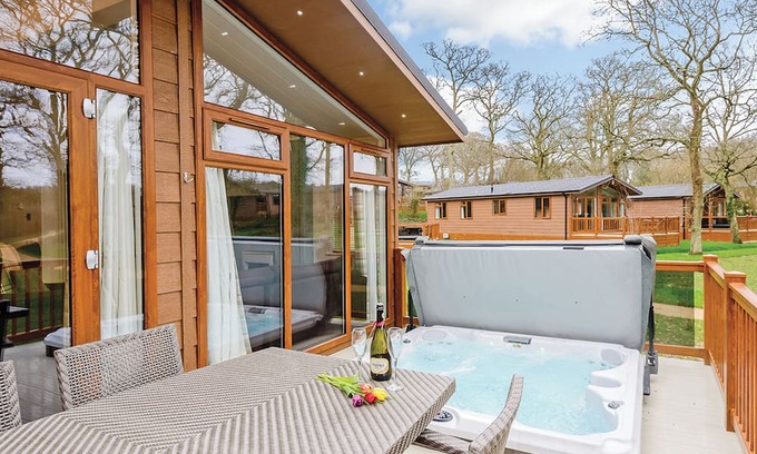 Holton Heath Ski Chalet | 1 bedroom accommodation in Holton Heath