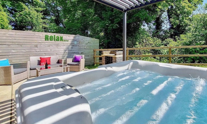 Raywell Ski Chalet | 1 bedroom accommodation in Raywell, Beverley