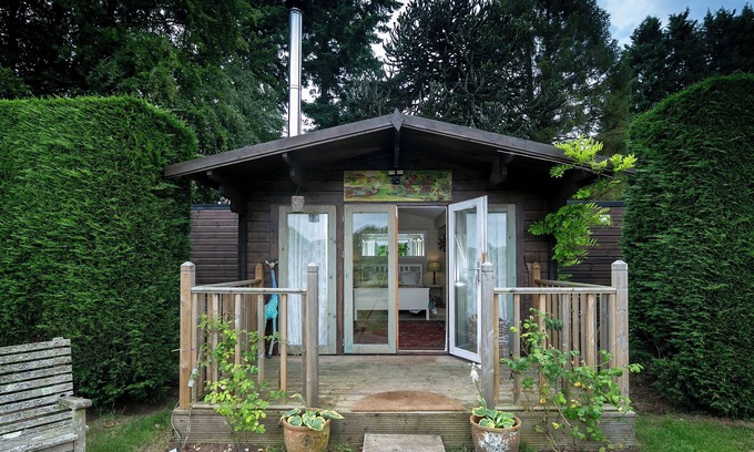Chilworth Cottage | 1 bedroom accommodation in Shere, near Guildford