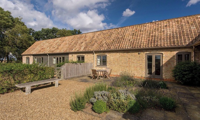 Clopton Cottage | 1 bedroom accommodation in Clopton, near Kettering