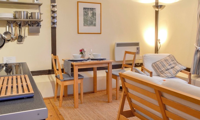 Battle Cottage | 1 bedroom accommodation in Ninfield, near Battle