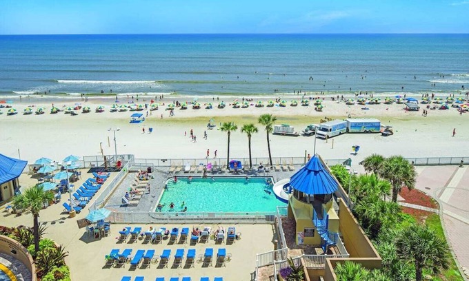 Daytona Beach Hotel | 1 BEDROOM KING OR QUEEN SUITE WITH BALCONY