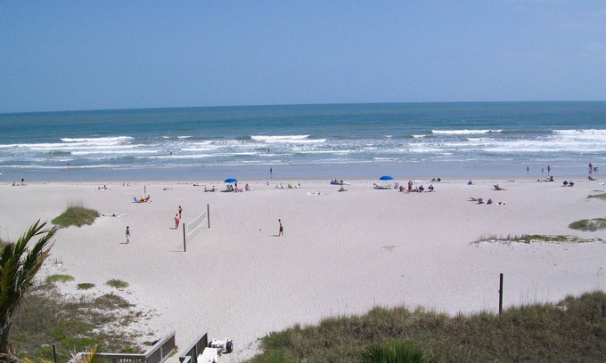 Cocoa Beach Resort | 1 Bedroom Resort Suite, sleeps 6, just steps from the beach