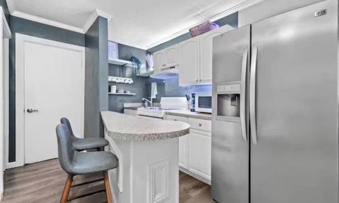 Mission Beach Apartment | 1 bedroom steps to sand