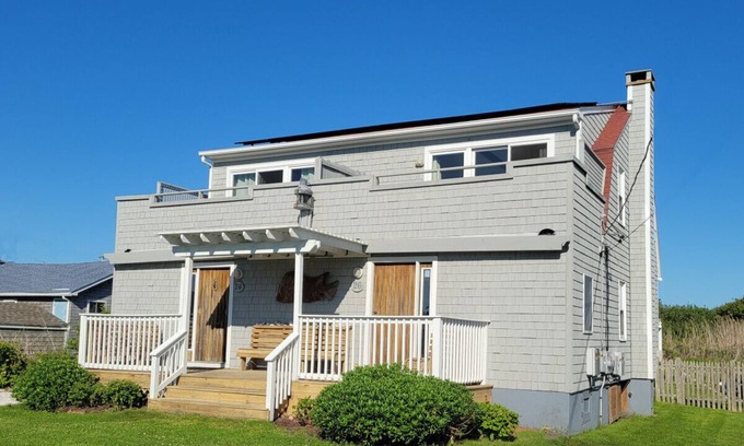 Matunuck House | 1 BR beach townhouse, 1 block from Ocean!