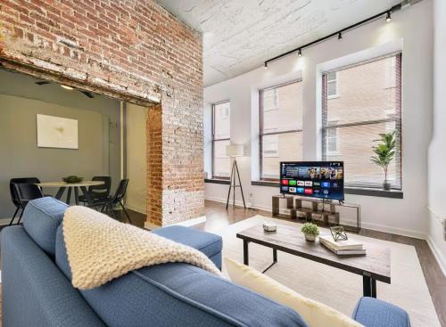 Cultural District Apartment | 1 Br Downtown Pittsburgh With Best Roof Top View