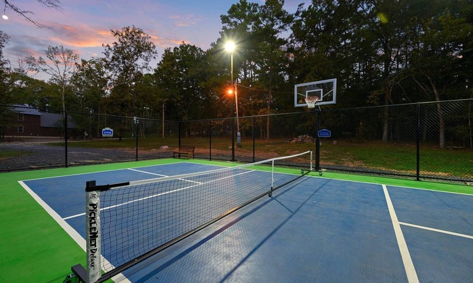 Broken Bow Cabin | 1 BR Near Gutter Chaos - 2 Min Walk W/Playground & Pickleball Court