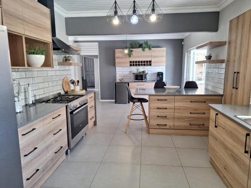 Oudtshoorn House | 1 CAMDEBO