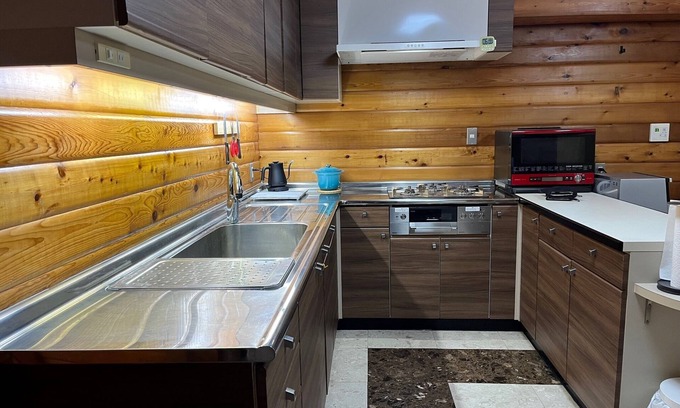 Shodoshima Cottage | 1 couple per day Balcony with a view of the Seto Inland Sea, private space with friends and family, private time! (3 Western-style rooms and 1 Japanese-style room) Pets are allowed.