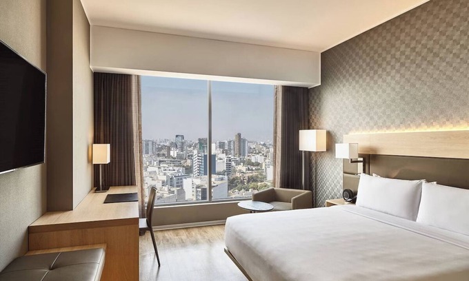 Armendariz Hotel | 1 King Bed w/City View at AC Hotel Lima Miraflores - Near Huaca Pucllana Pyramid