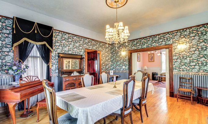 Huning Highland Historic District House | < 1 Mi to Downtown ABQ: Historic Manor w/Patio!