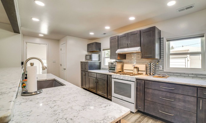 Valparaiso Cottage | < 1 Mi to Dwtn: Valparaiso Family Home